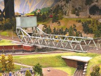 P1010628  -->  A huge rolling cantilever bridge