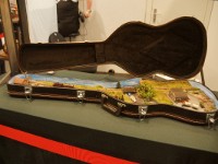 DSC02577  -->  A layout in a base guitar case